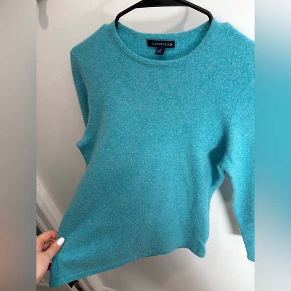 LIKE NEW- LANDS END - WOMANS 100% CASHMERE BLUE SWEATER TOP - Picture 4 of 7
